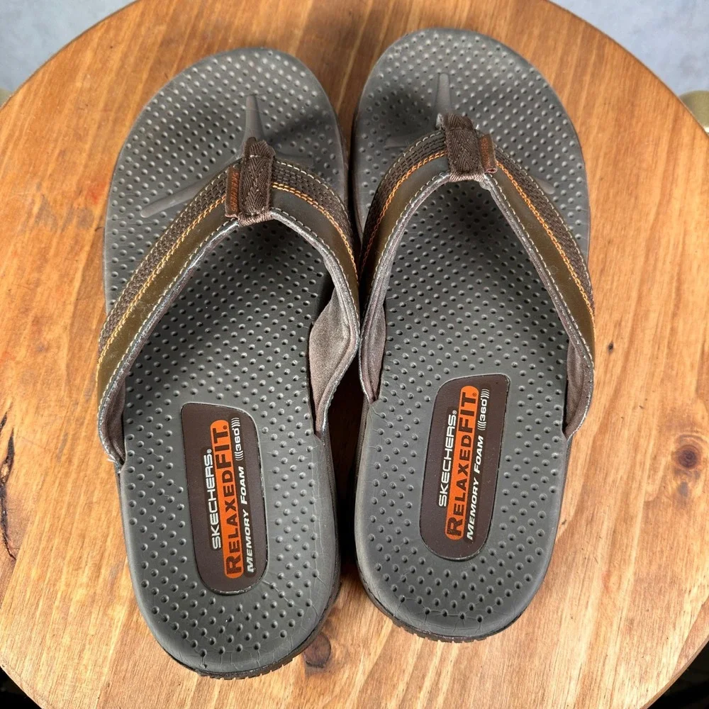 Skechers Flip Flop Sandals Mens 9.5 Brown Excellent Relaxed Fit Memory Foam 360